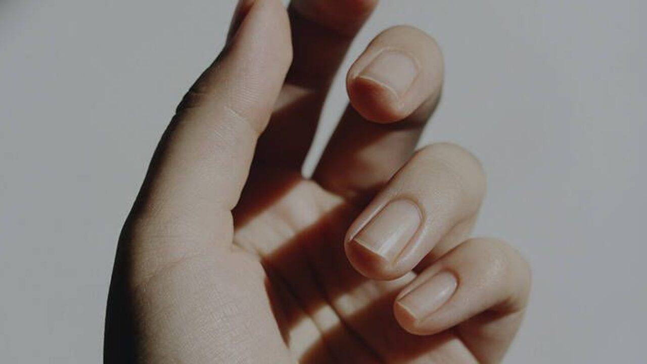 Por qué tengo las uñas estriadas Estas son las causas y así puedes  tratarlas